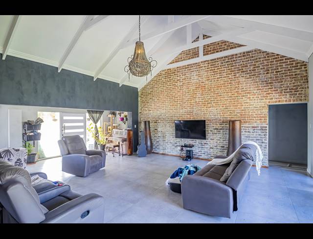 4 BEDROOM HOUSE FOR SALE IN LONG ACRES COUNTRY ESTATE